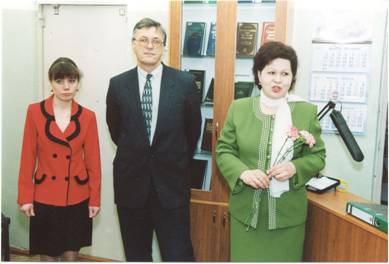 в читальном зале, наб. Гюллинга, 11, Колчанова Р.Ф., Отливанчик М.П., 2002 год